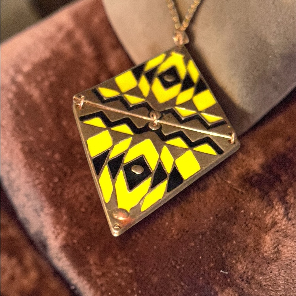 Vintage Geometric Yellow & Black Pendant Necklace - Picture 3 of 9